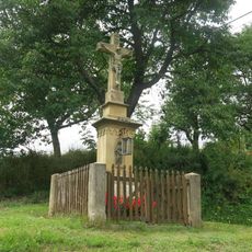 Kříž v jižní části osady Újezdec