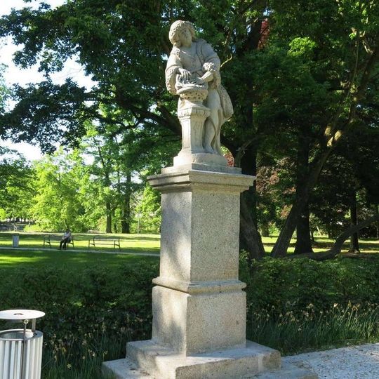 Socha alegorie Zimy v Mercandinových sadech v Klatovech