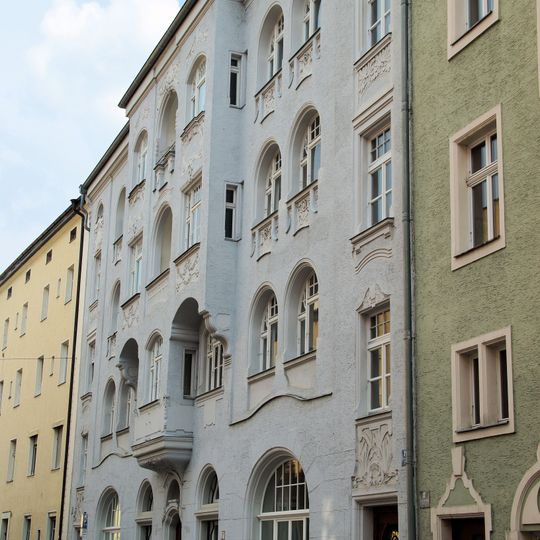 Doppelhaus, ehemaliges Café Von-der-Tann