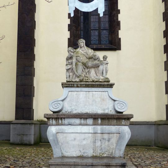 Kříž u kostela na Náměstí Jana Žižky v Táboře