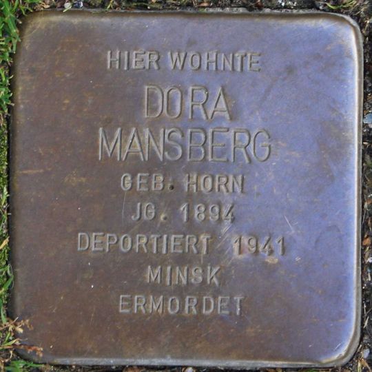 Stolperstein en memoria de Dora Mansberg