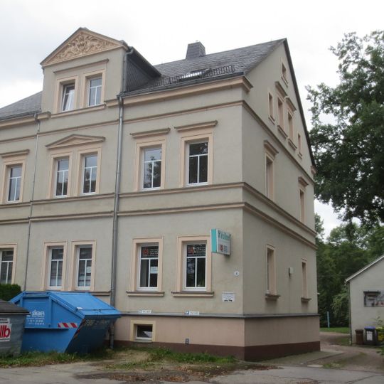 Wohnhaus in offener Bebauung Schulstraße 4