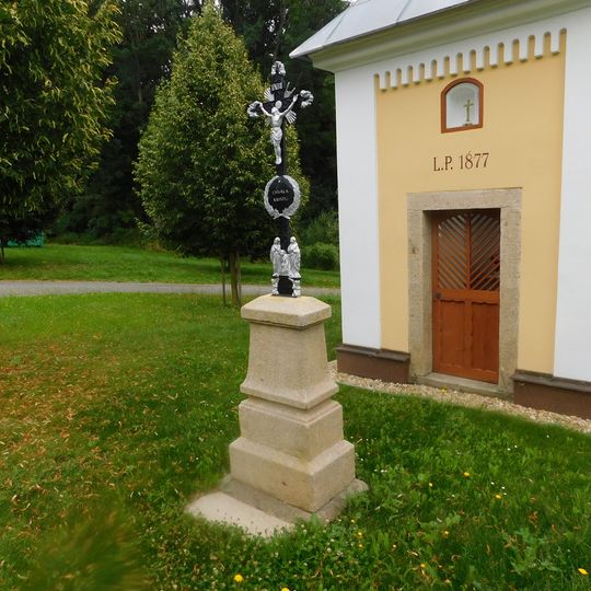 Kříž u kaple ve Speřicích