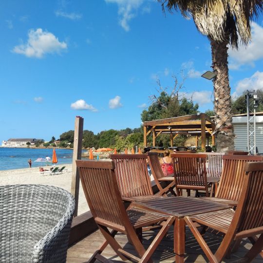Tahiti beach café