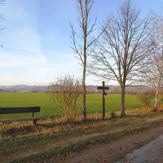 Kříž v Chromči u polní cesty