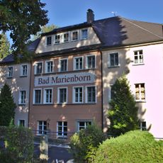 Ehemaliges Badehaus Bad Marienborn und Betkreuz Rosenthaler Straße 2