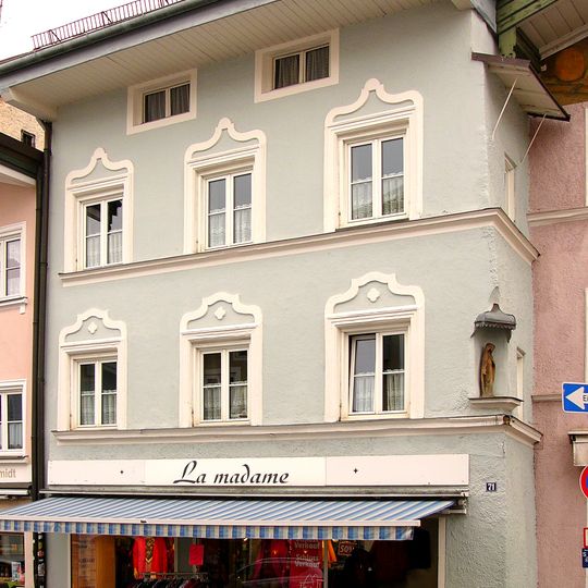 Wohn- und Geschäftshaus