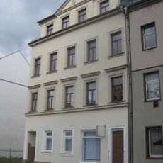 Mietshaus in ehemals geschlossener Bebauung Augustusburger Straße 161