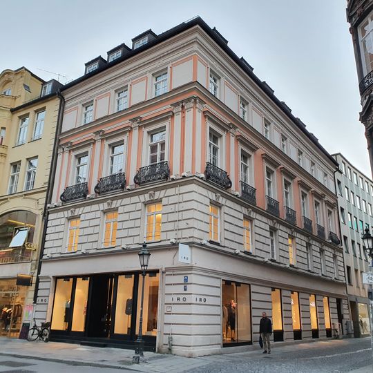 Wohn- und Geschäftshaus