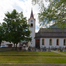 Kirche und Friedhof Huben