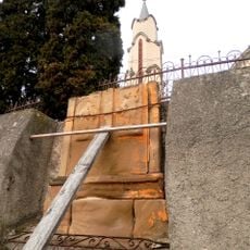 Kostol Krista Kráľa, náhrobník