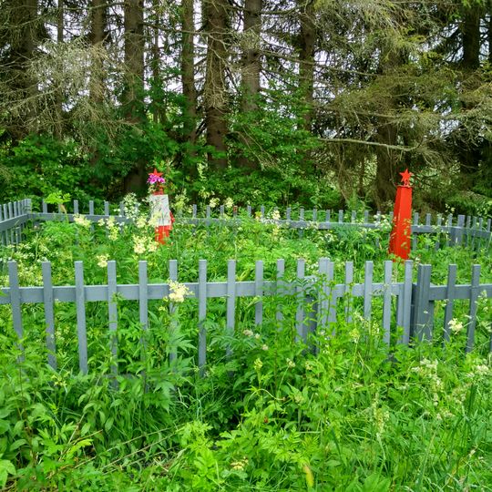 Братская могила советских воинов