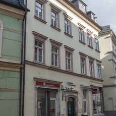 Mietshaus mit Laden, in Ecklage und geschlossener Bebauung Klosterstraße 2