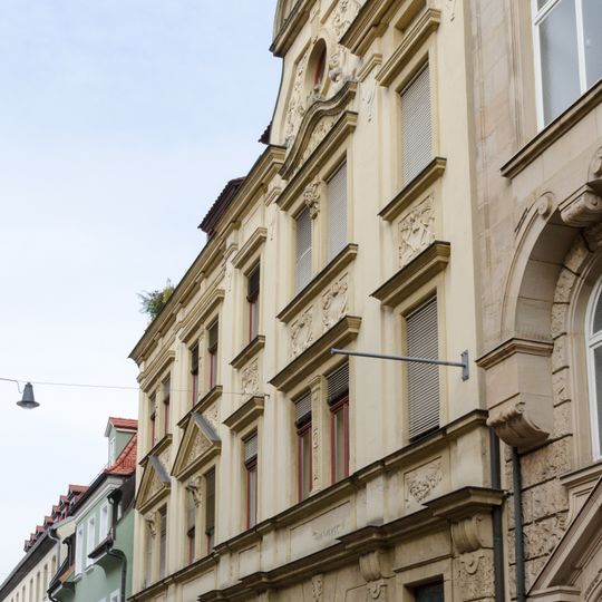 Wohn- und Geschäftshaus