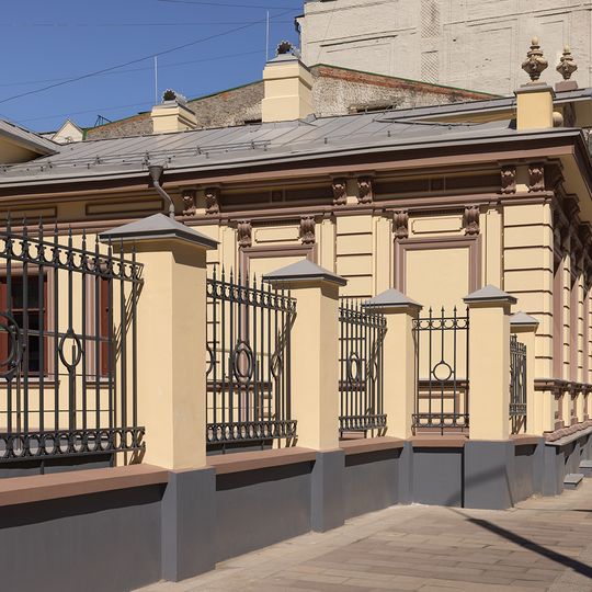 Фрагмент ограды по Долгоруковской ул.