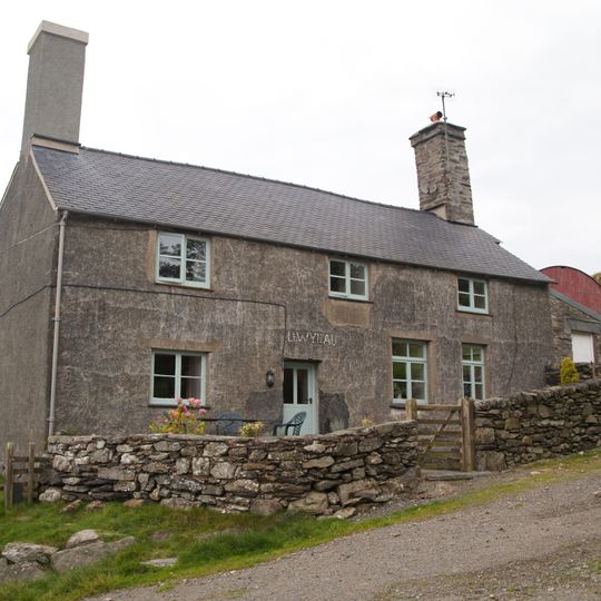 Llwynau Farmhouse