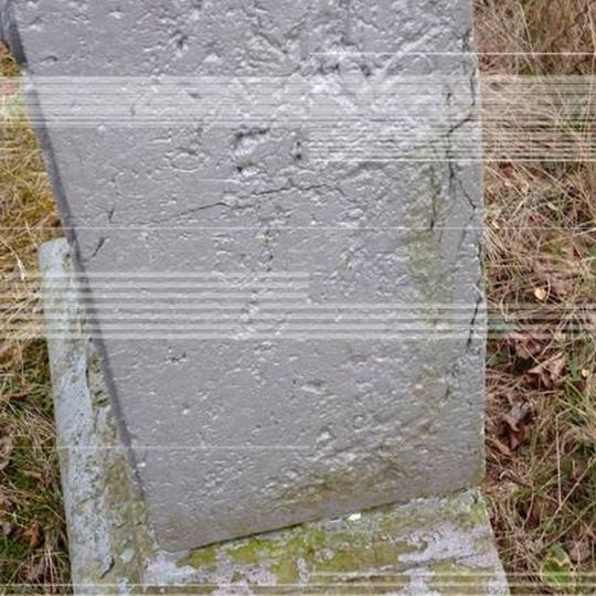 Kříž u hřbitova ve Vroutku