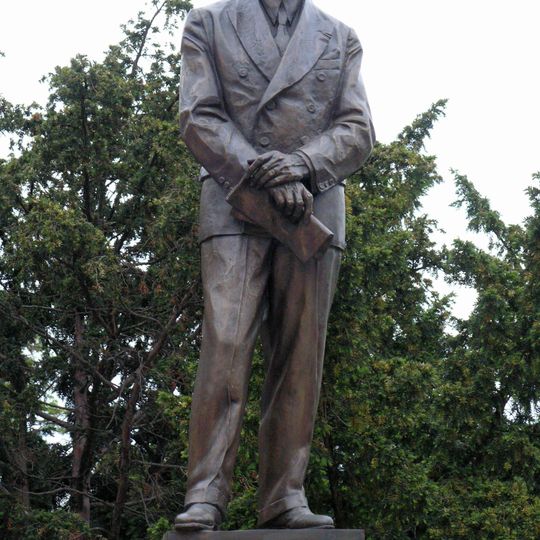 Statue of Edvard Beneš at Loretánské náměstí