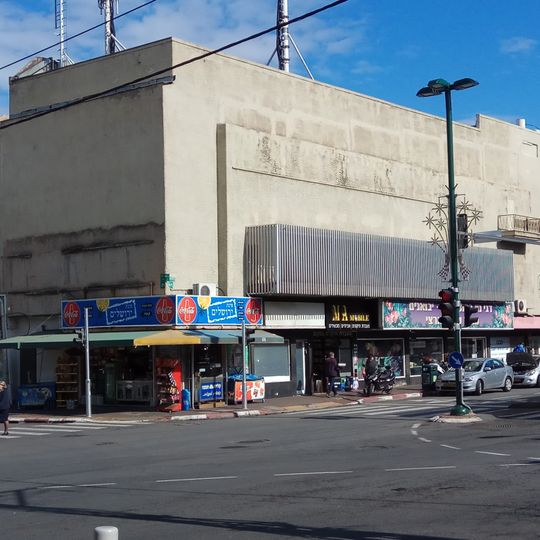 קולנוע לילי וקולנוע גל-אור