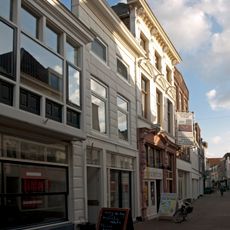 Winkel annex woonhuis in Eclectische stijl