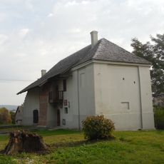 Plebania, tzw. dom opata, obecnie budynek mieszkalny (dec. szkoła benedyktyńska), pocz