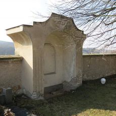 Kaplička na hřbitově v Křesíně