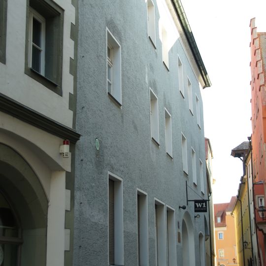 Wohnhaus, ehemals Gasthaus Zum goldenen Wagen und Herberge Zur Heimat