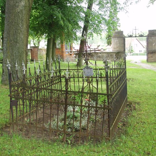 Cmentarz przykościelny w Bartągu
