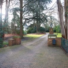 De Dobbe, hekpijlers