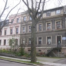 Doppelmietshaus in offener Bebauung mit Vorgarten Klarastraße 7; 9