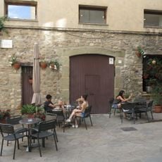 Mur a la plaça Mont-rodon