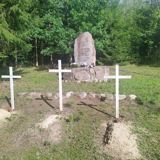 Vabadussõjas hukkunud tundmatu sõduri haud mälestussambaga