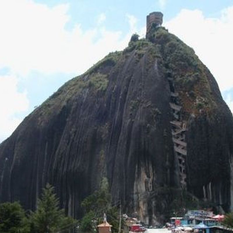Monolithtk El Peñón de Guatapé - Inselberg monolith in Guatapé, Colombia