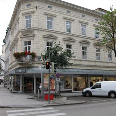 Wohn- und Geschäftshaus