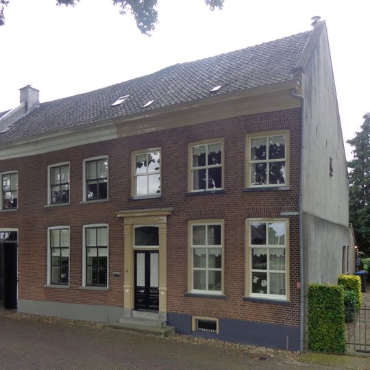 Weeshuiswal 8, Buren