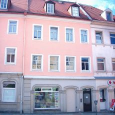 Wohnhaus in geschlossener Bebauung mit Ladenzone im Erdgeschoss Julius-Kühn-Platz 16