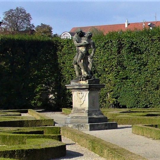 Sousoší zápasníků v Květné zahradě v Kroměříži