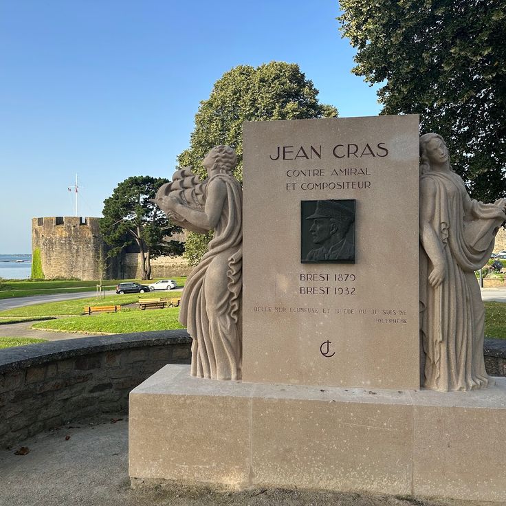 Monument à Jean Cras