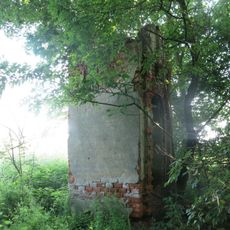 Kaplička v remízu u pole východně od Ždova