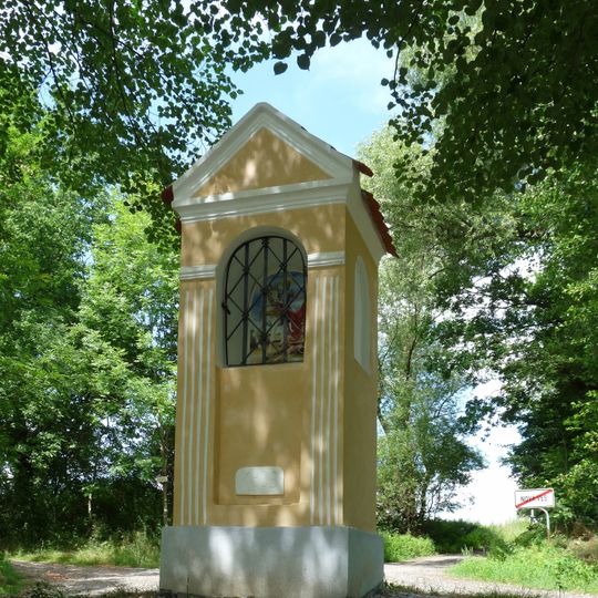 Kaplička v Hůrce na rozcestí