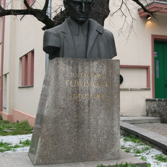 Bust of Julian Tuwim in Łódź