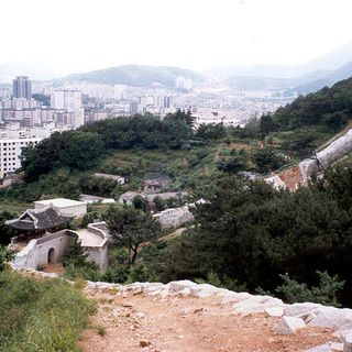 Dongnaeeupseong Fortress Site