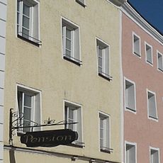 Ehemaliges Wohnhaus mit rückwärtigem ehemaligen Getreidespeicher