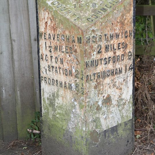 Milepost, W of Hartford beach