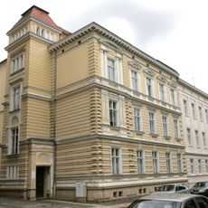 Mietshaus in nach rechts geschlossener Bebauung Jochmannstraße 6
