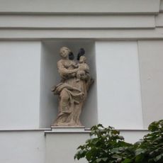 Socha Panny Marie s Ježíškem v nice domu čp. 76