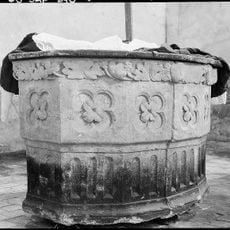 Fonts baptismaux à Montchauvet