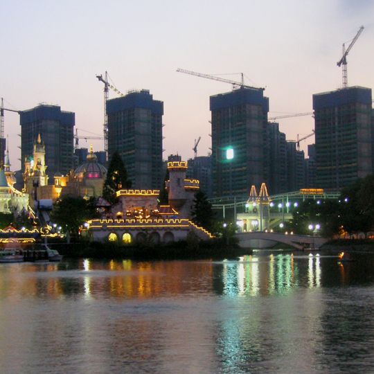 Seokchon Lake Park