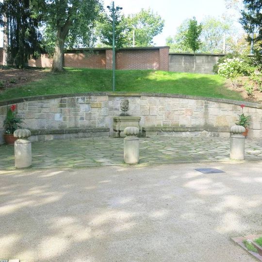 Malá kašna v západní části Černínské zahrady na Hradčanech