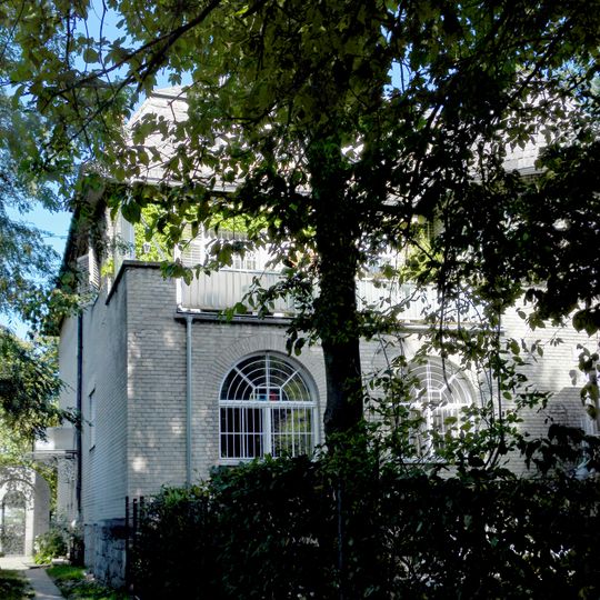 Villa Bauer samt Gartenhaus